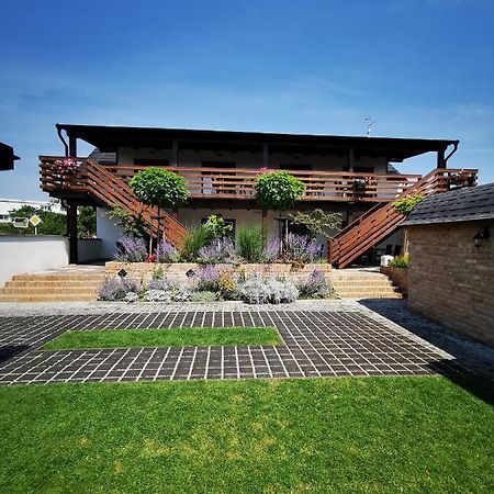 Apartmany Pod Palavou Starovicky ภายนอก รูปภาพ