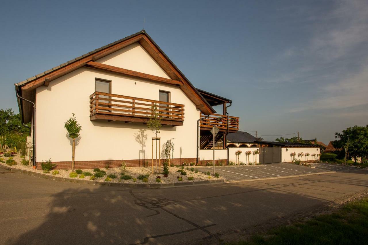 Apartmany Pod Palavou Starovicky ภายนอก รูปภาพ