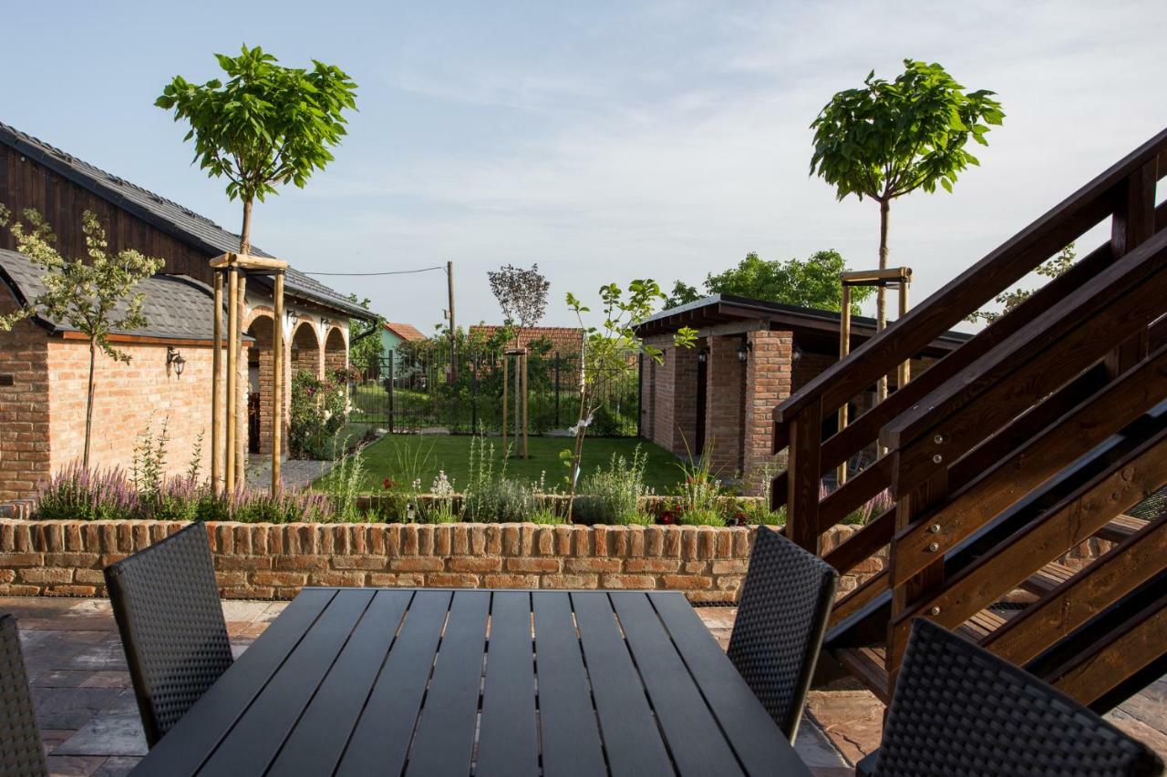 Apartmany Pod Palavou Starovicky ภายนอก รูปภาพ